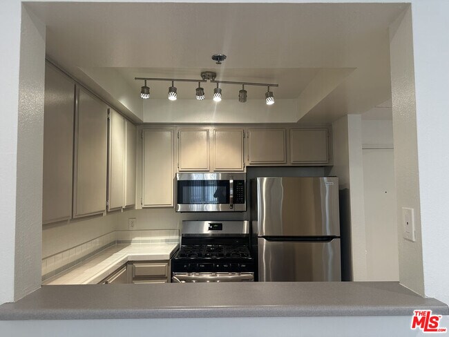 Building Photo - 8614 Burton Wy