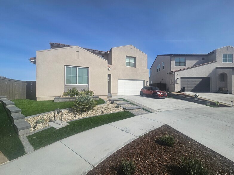 Building Photo - 1639 Corte Medialuna