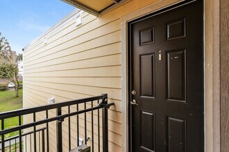 Building Photo - 2 bedroom 1 bath Condo for Rent in Everett WA