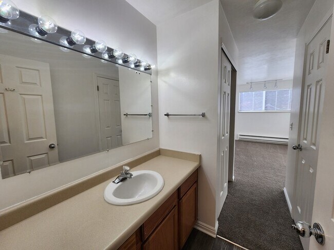 Building Photo - 717 S 600 E