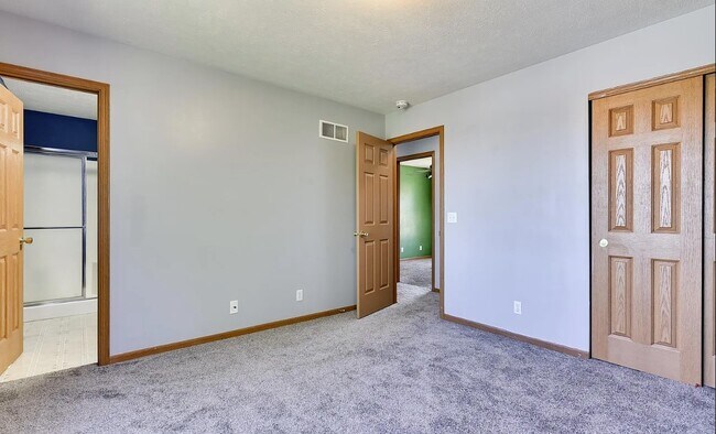 Building Photo - 7910 Redick Ave