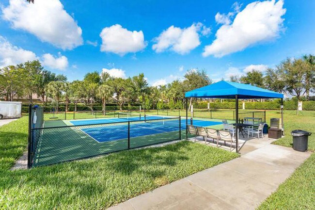 Building Photo - 6836 Adriano Dr