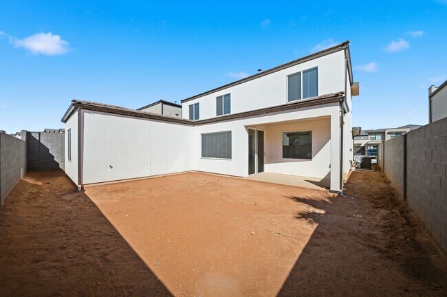 Building Photo - Extra Space, Extra Comfort! 5 Bedroom Home With Bonus Den in Long Valley!