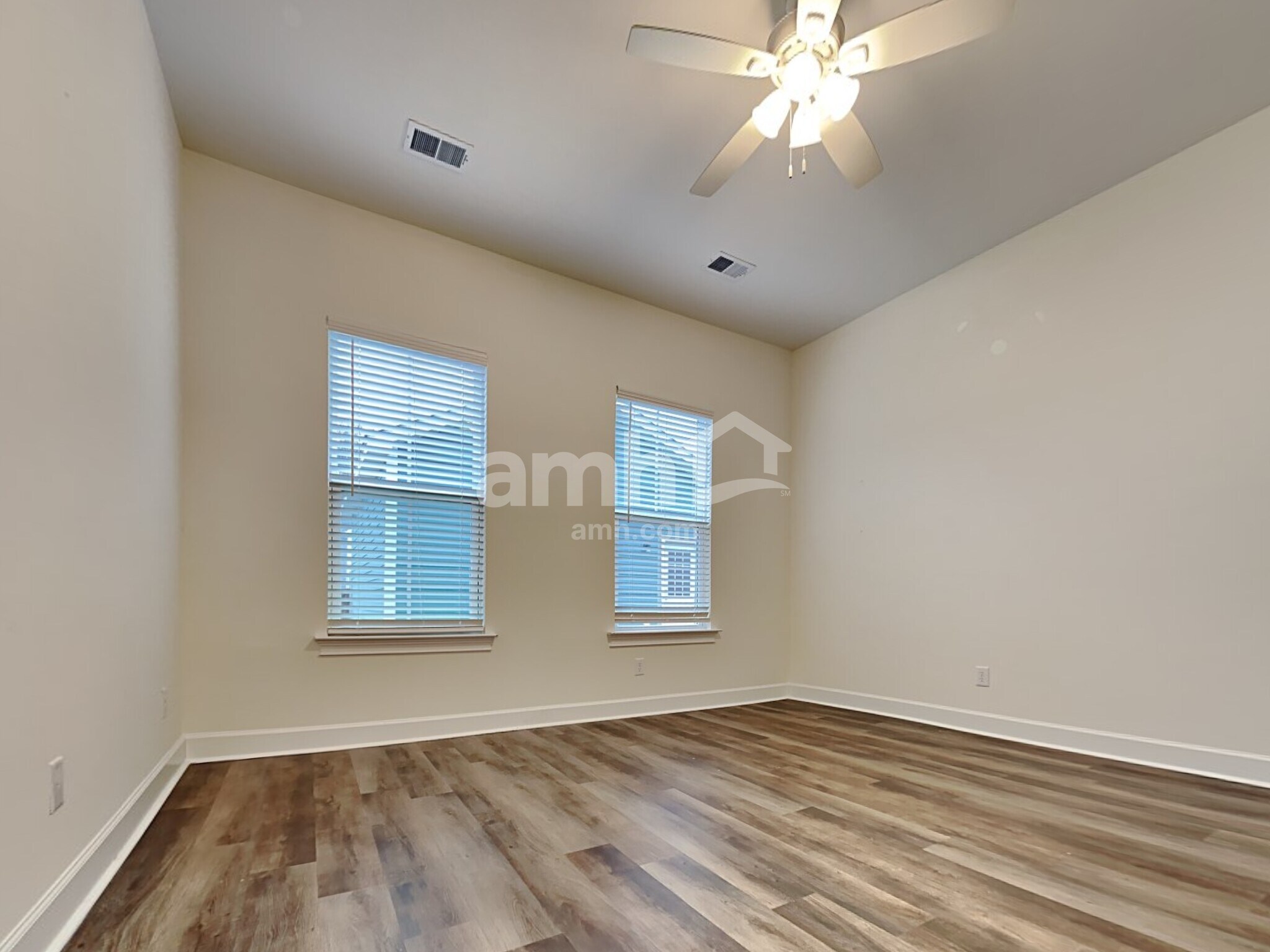 Building Photo - 133 Trumpet Vine Dr