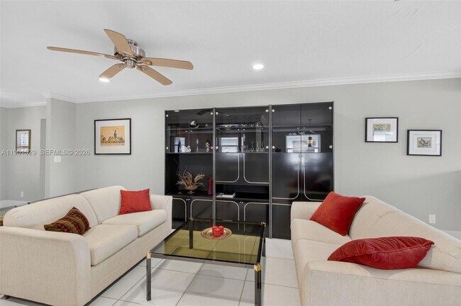 Building Photo - 3810 Rowena Cir