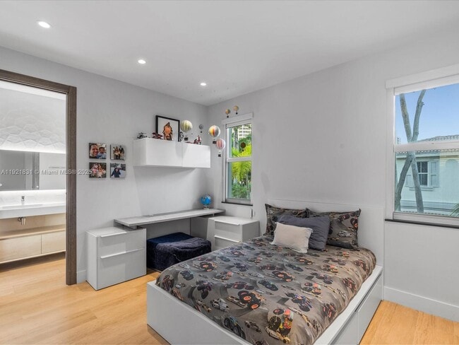 Building Photo - 3753 NE 214th St