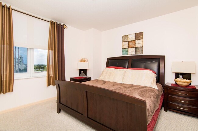 Building Photo - 511 SE 5 Ave