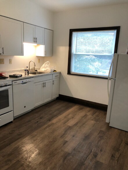 Building Photo - 512 Carolyn Ave