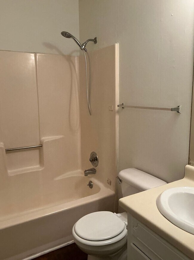 Building Photo - 2 bedroom, 2 bath duplex in Sleepy Creek off Lumpkin Street! Move-in Ready