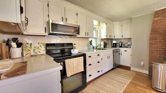 Building Photo - 92 Bourne Ave