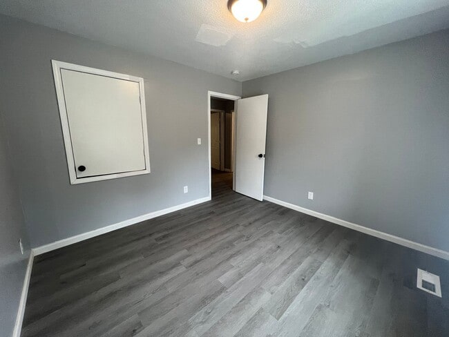 Building Photo - 440 30th Pl