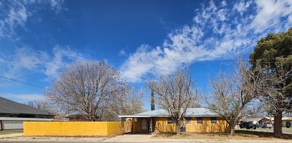 Building Photo - 601 NW 12th Pl