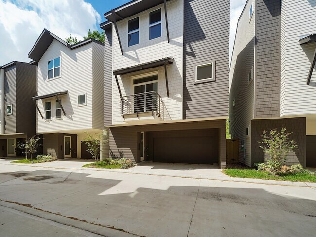 Building Photo - 861 Rachel St