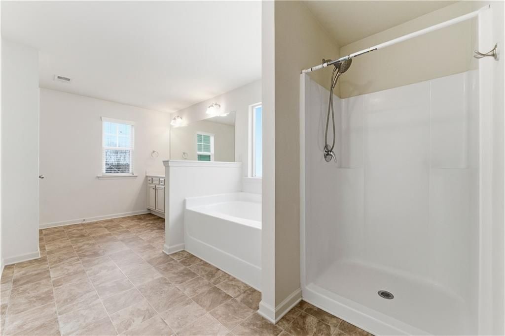 Building Photo - 413 Village View