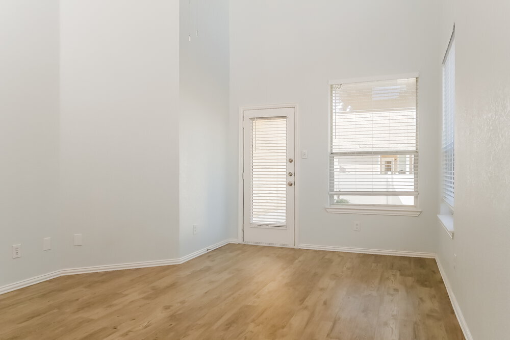 Building Photo - 9867 Walnut Hill Dr