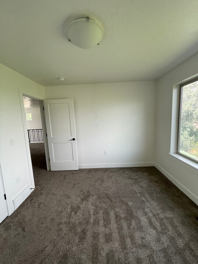 Building Photo - 1875 S Courtney Way