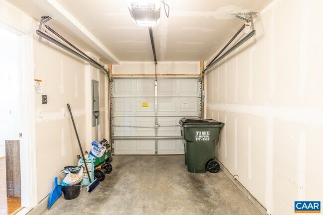 Building Photo - 2033 Elm Tree Ct