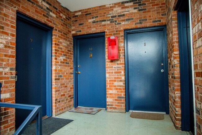 Building Photo - One Bedroom Condo in Barracks West