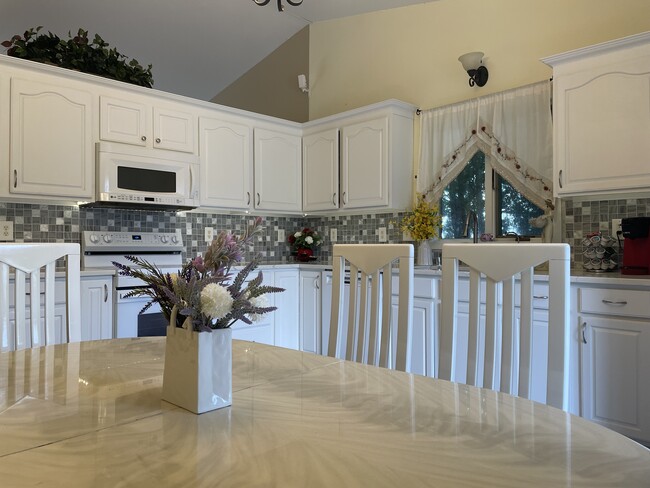Building Photo - 6128 Jeffers Dr