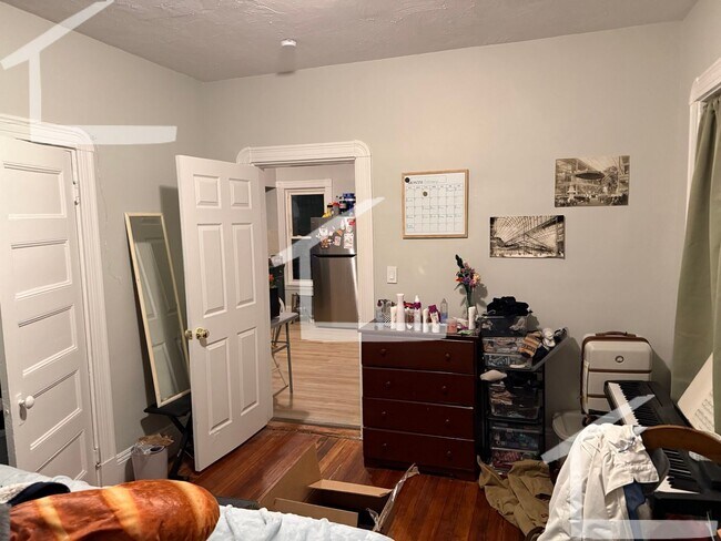 Building Photo - Allston 4.5Bed/2Bath Available 9/1! Heat and Hot Water Included!