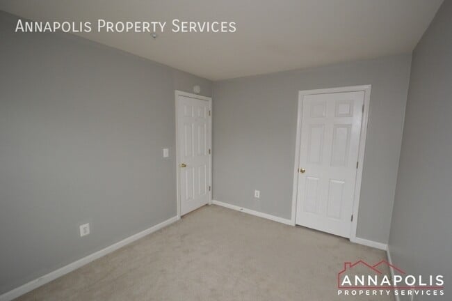 Building Photo - 546 Francis Nicholson Way