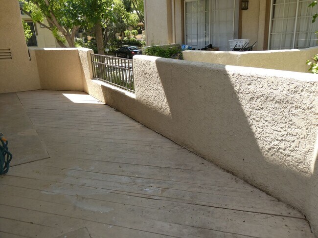 Building Photo - Beautiful 2-Bedroom Lower-Unit Condo in Sienna Villas of Valencia!