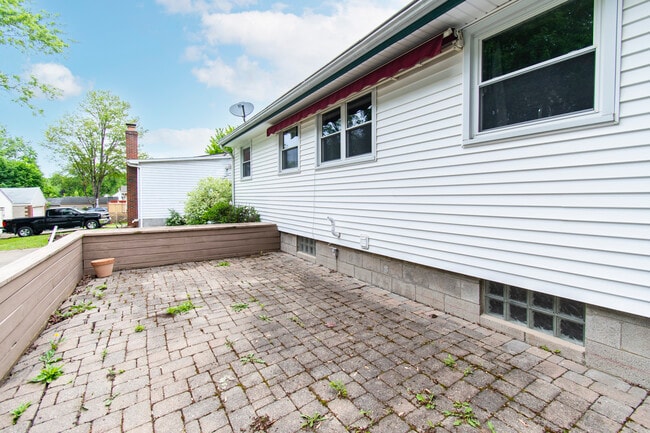 Building Photo - 7116 Claybourne Ave