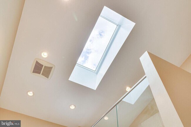 Building Photo - 6122 Bayliss Pl