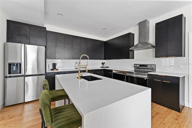 Building Photo - 680 25th Ave S