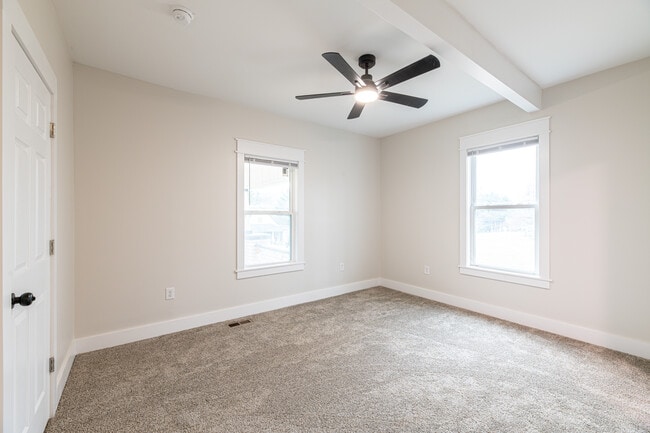 Building Photo - 1287 E Harper Ave