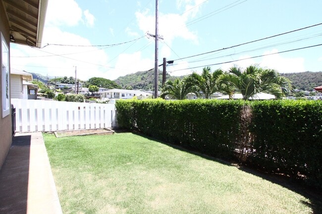 Building Photo - Large 4 bedroom, 3 bath, 4+ parking, gated single family house in Kalihi