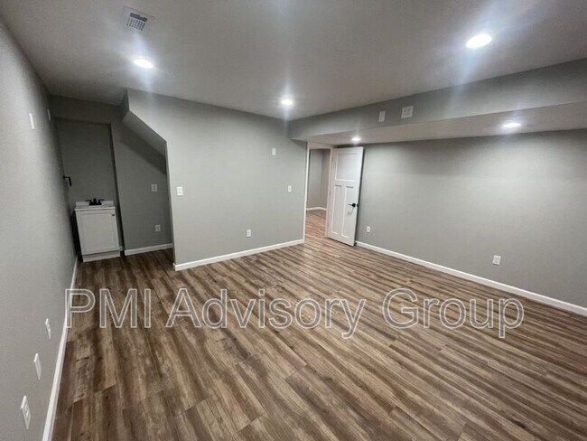 Building Photo - 7416 SW 27th St