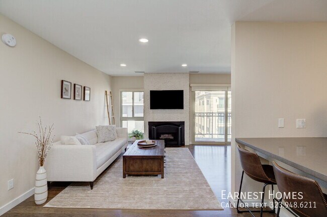 Building Photo - 141 S Clark Dr