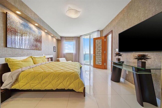 Building Photo - 17875 Collins Ave