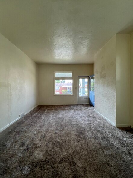 Building Photo - 3303 Orchard St