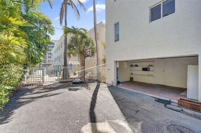 Building Photo - 10065 Bay Harbor Terrace