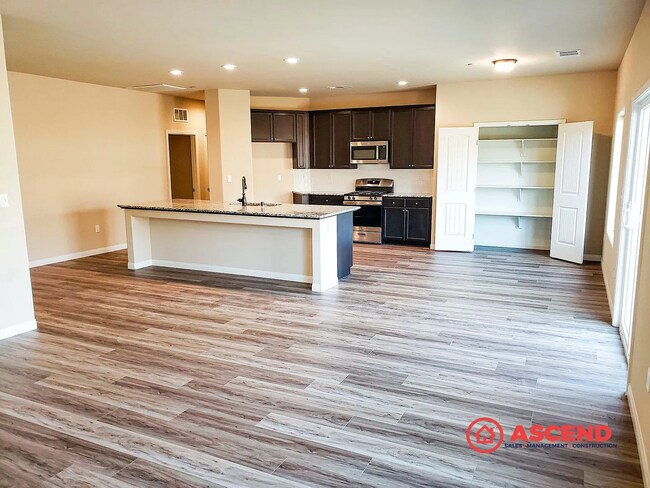 Building Photo - 4 Bedroom 2 Bath Newly Constructed Home