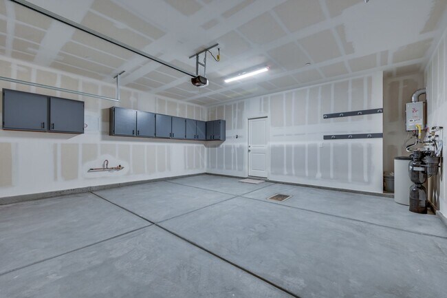 Building Photo - New House!!! Inspirada!!! Across from future Community Pool/Park!!! Tankless water heater!!