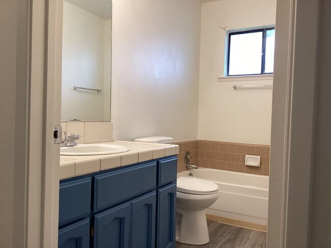 Building Photo - 16385 N D St