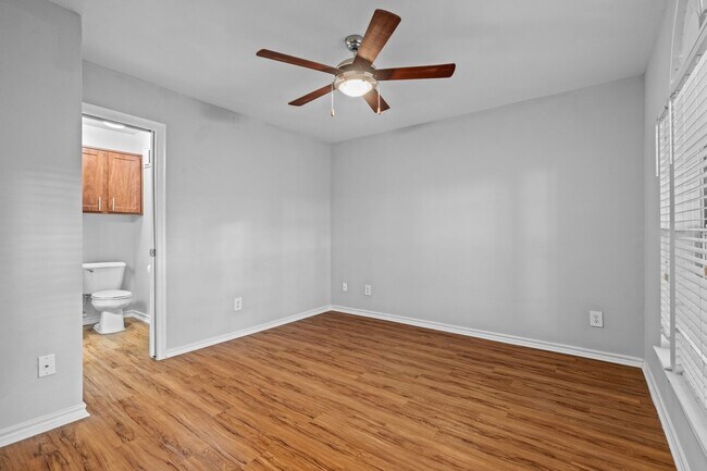 Building Photo - Fabulous Lake Austin 1 Bedroom - 2222 / 36...