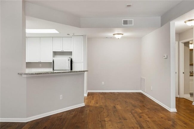 Building Photo - 123 McGill Park Ave NE