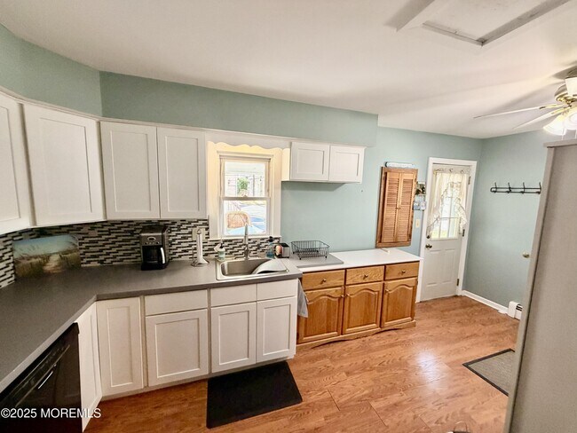 Building Photo - 411 Woodland Ave