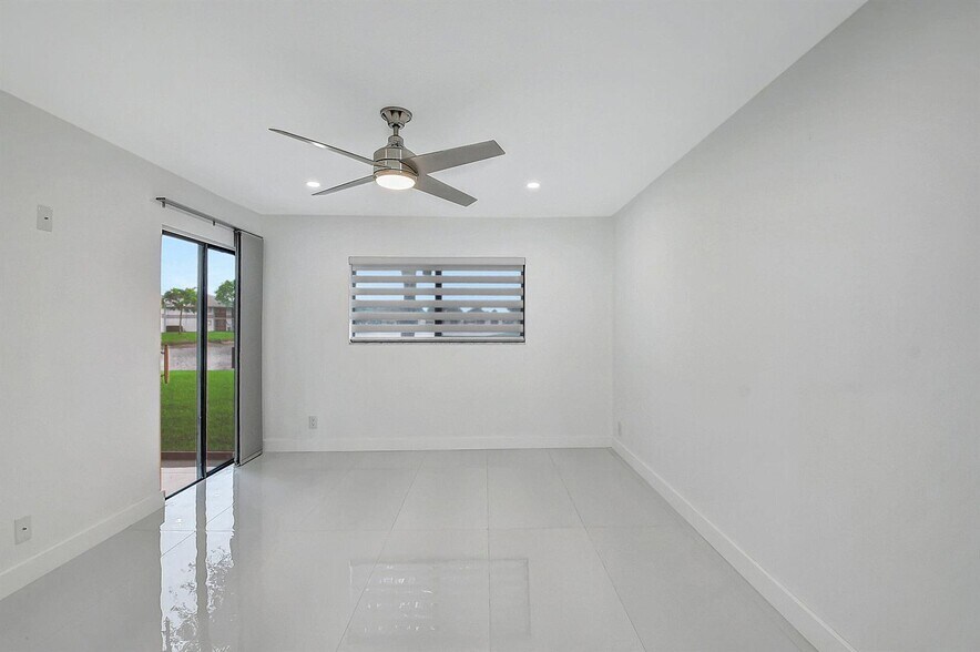 Building Photo - 15378 Lakes of Delray Blvd