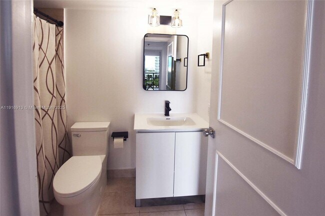 Building Photo - 540 Brickell Key Dr