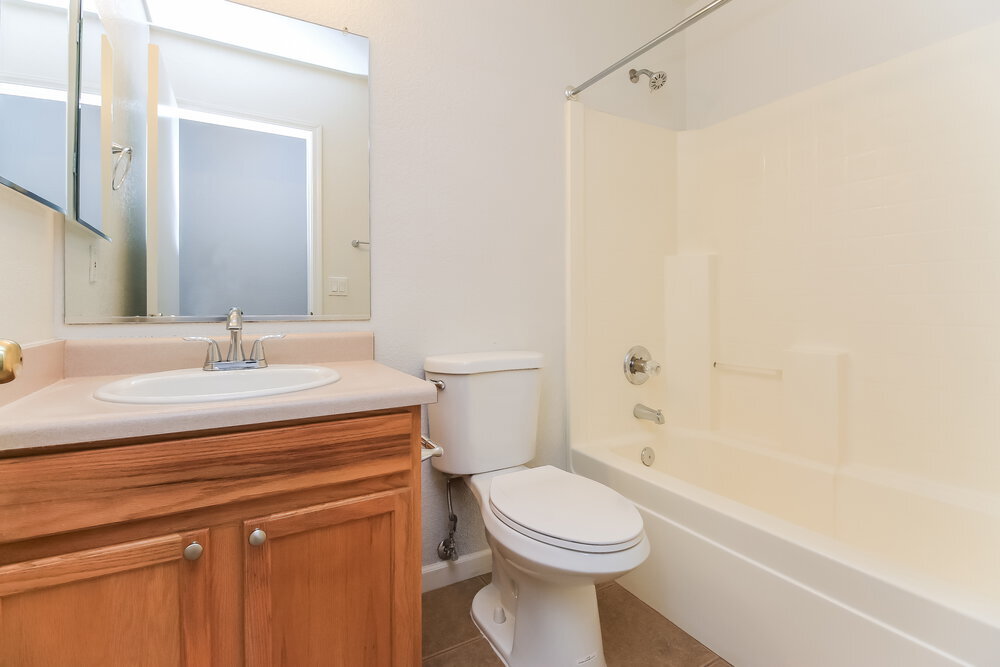 Building Photo - 1006 S Clancy Cir