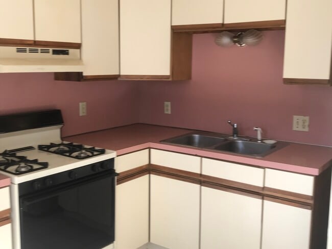 Building Photo - 8 Auburn Ave