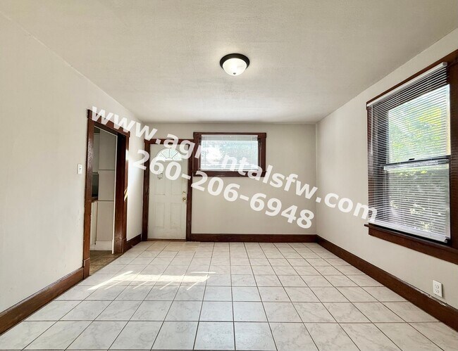 Building Photo - 2921 Hoagland Ave