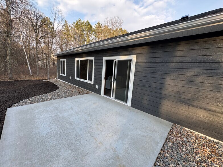 Private patio backs up to woods - 11573 Forestview Dr