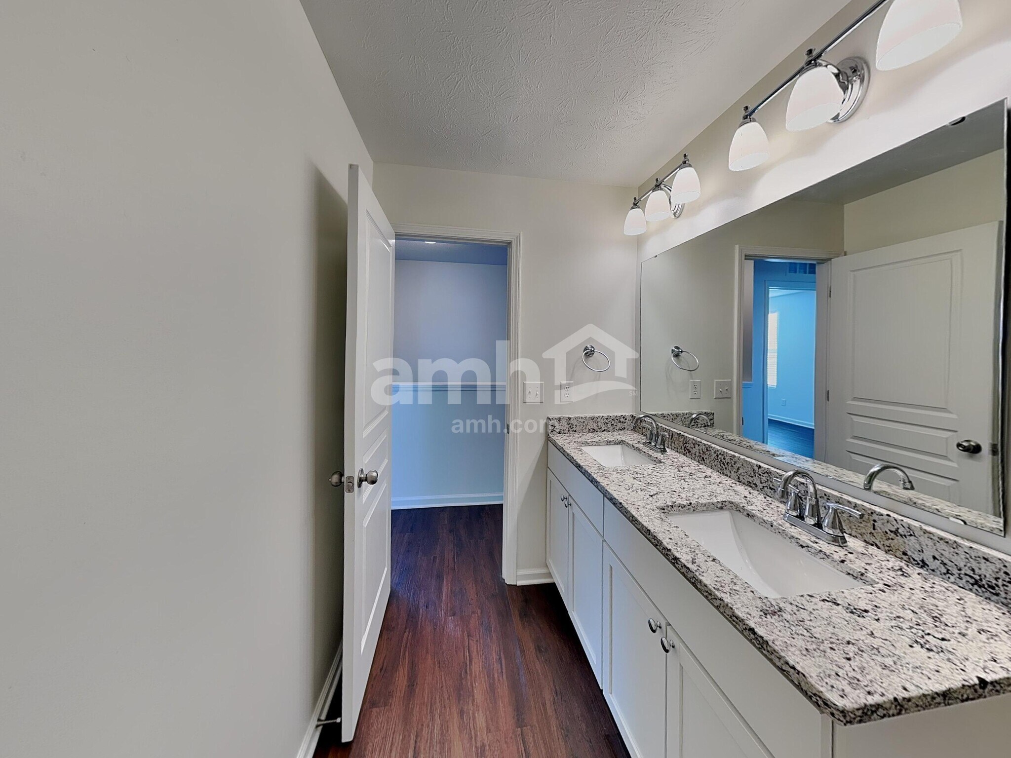 Building Photo - 6605 Shooting Star Dr