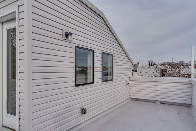 Building Photo - Brand New Luxury Home Brewerytown